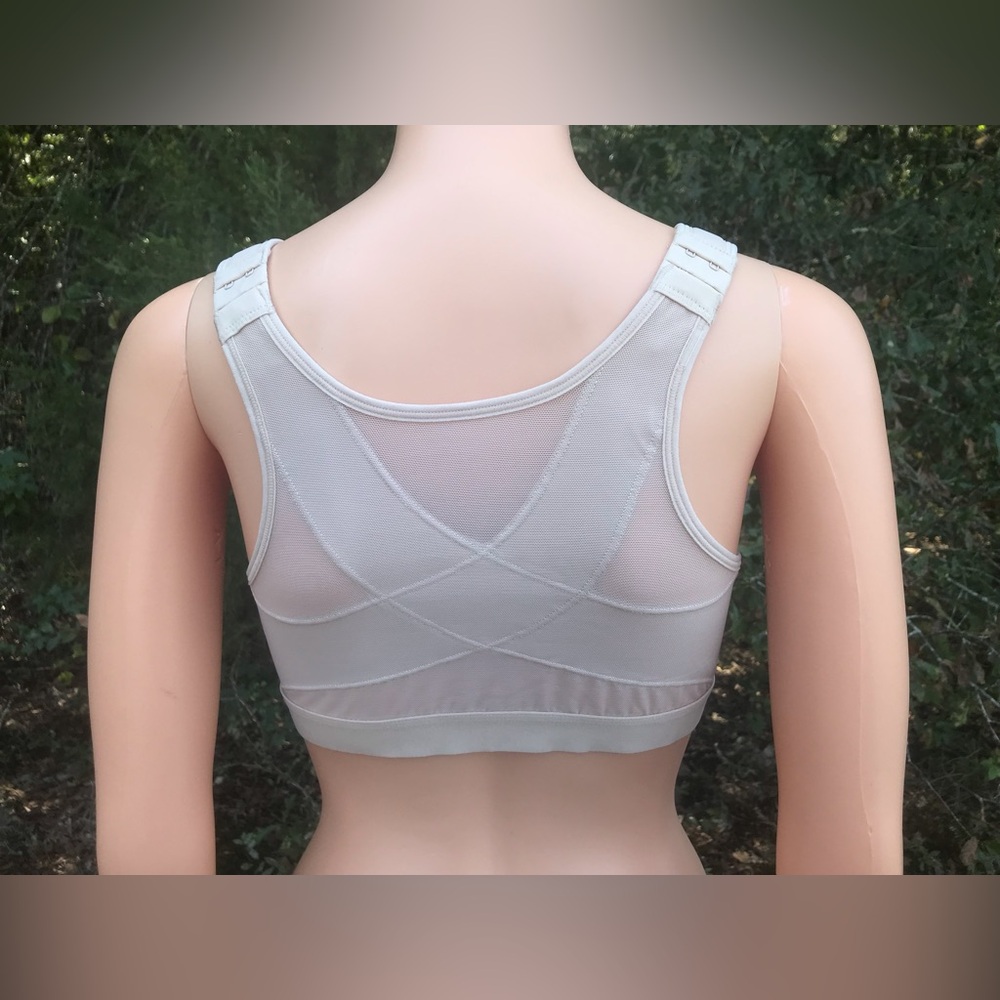 NWT Front-Closure Bra - Picture 2 of 15